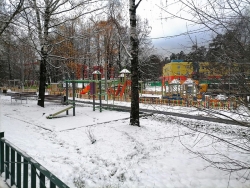Жители города Красногорска просят помощи в голосовании ПРОТИВ строительства многоквартирного дома на месте детской площадки построенной по Губернаторской программе в 2021 году за 12 миллионов рублей!